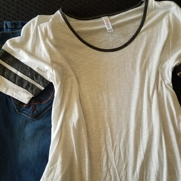 LuLaRoe Tops - LuLaRoe Perfect T Top NWOT (A2C)